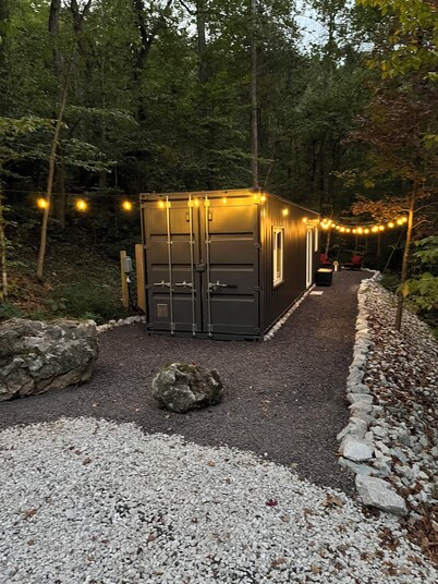 STOP SCROLLING!-HOT TUB-HIGH SPEED WIFI-SUPER CLEAN-NATURAL BRIDGE-NADA TUNNEL