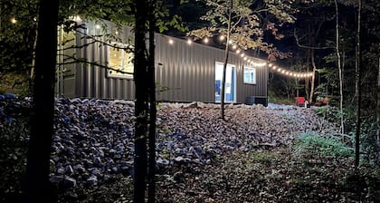 UPSCALE Shipping Container Cabin-Private-High Speed WIFI!-Hot Tub!-In The Woods!
