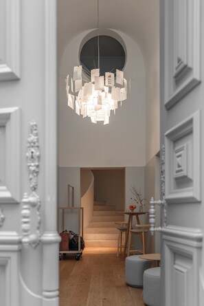 Property entrance - Montecarmo 12 - Design Boutique Hotel (Lisbon)