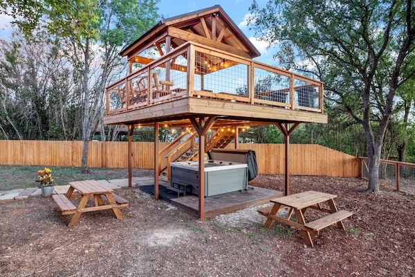 House, Multiple Bedrooms | Property grounds