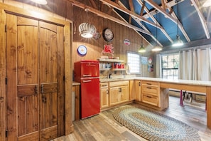 House, Multiple Bedrooms | Private kitchen | Fridge, oven, coffee/tea maker, toaster