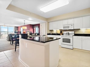 3 habitaciones y espacio para trabajar con laptop