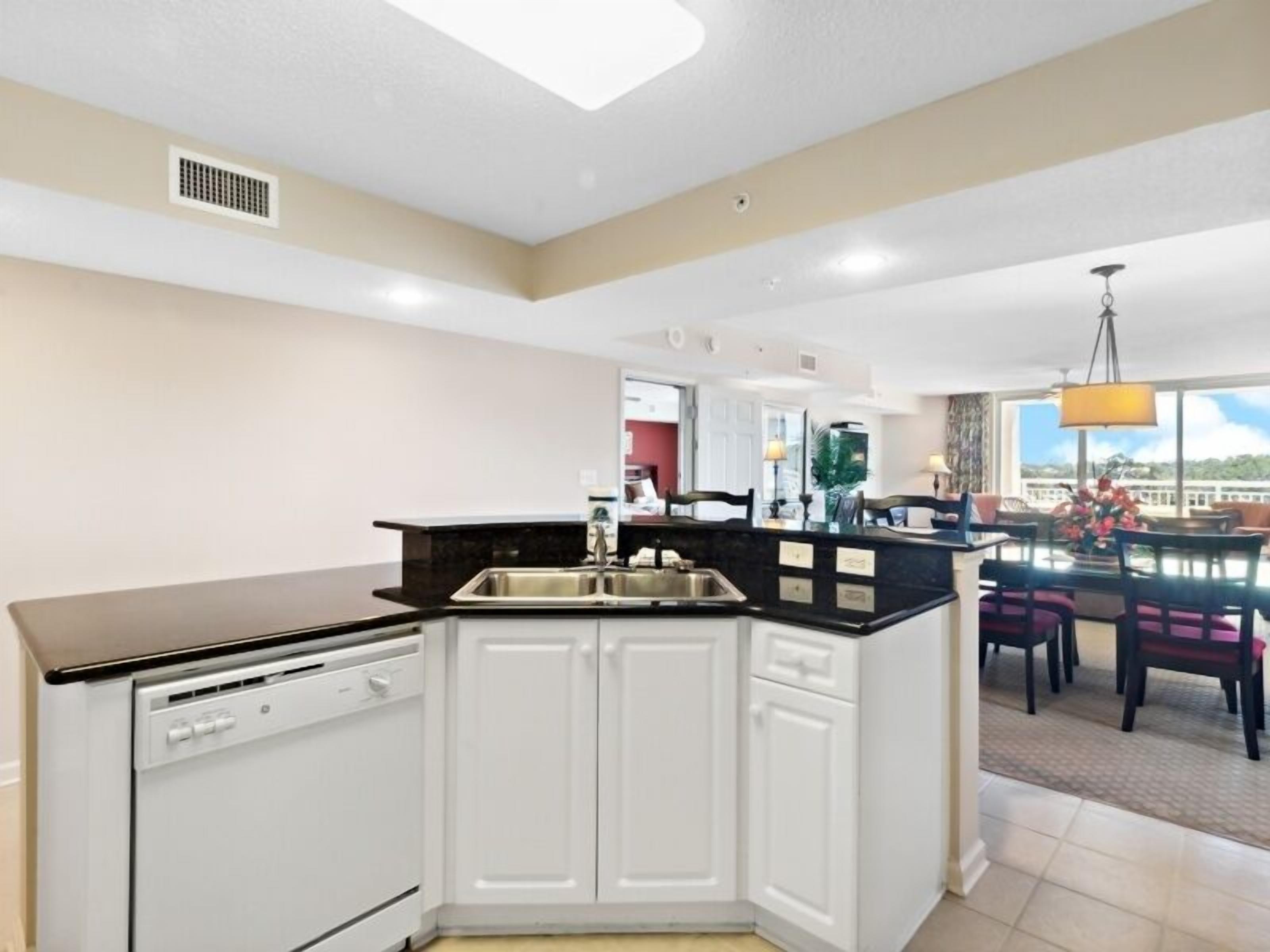 Condo, 3 Bedrooms | Private kitchen | Fridge, oven, coffee/tea maker, toaster