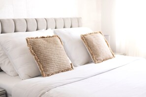 3 habitaciones, escritorio, tabla de planchar con plancha y wifi gratis