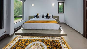 2 bedrooms, Egyptian cotton sheets, premium bedding, pillow-top beds