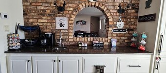 CAJUN OASIS 6br Retreat w/ pool 3mi from Casinos and Interstate 210