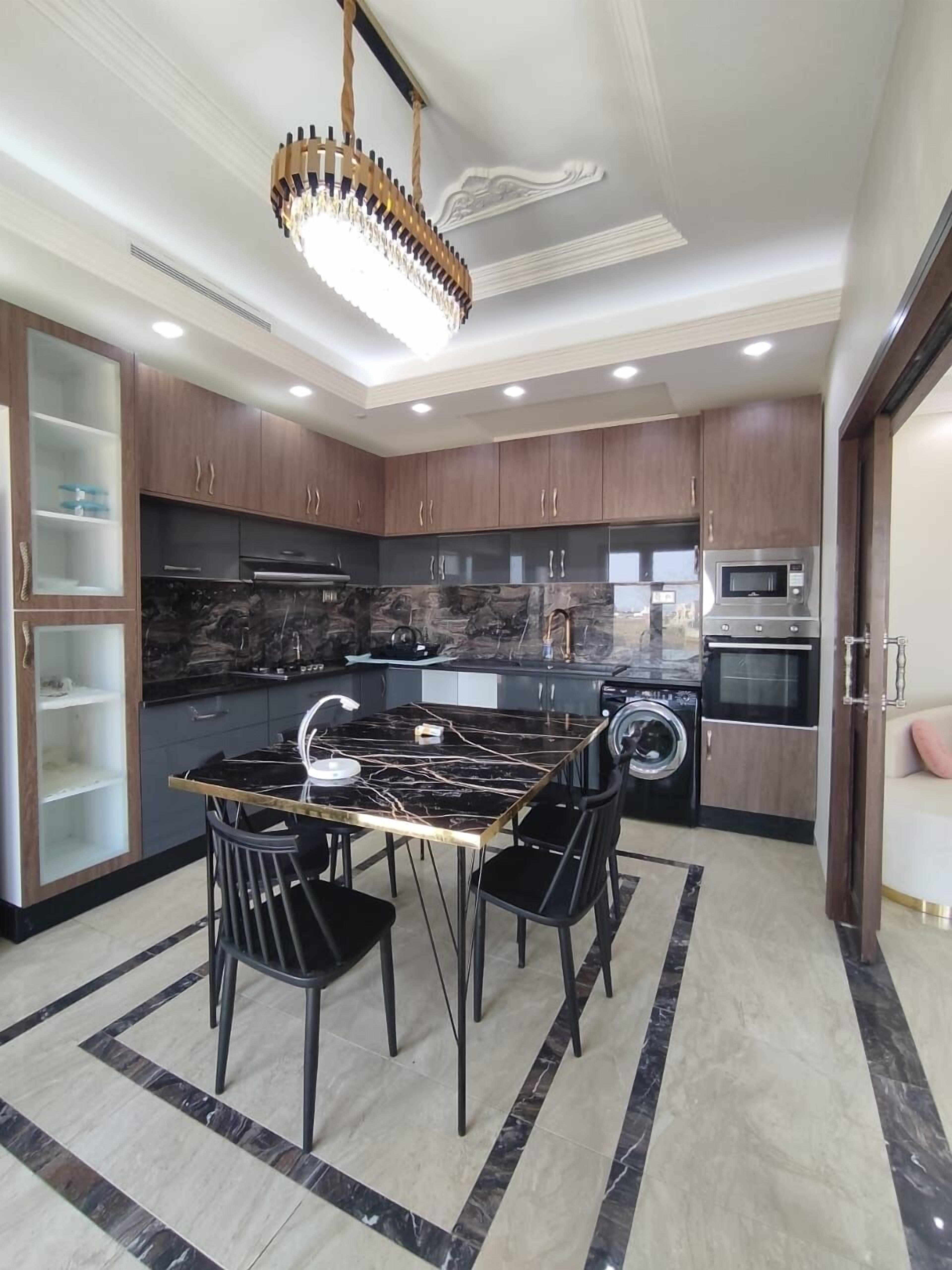 Refrigerador, microondas, horno y cafetera y tetera 