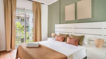 4 Schlafzimmer, Schreibtisch, Bügeleisen/Bügelbrett, WLAN
