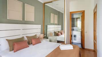 4 Schlafzimmer, Schreibtisch, Bügeleisen/Bügelbrett, WLAN