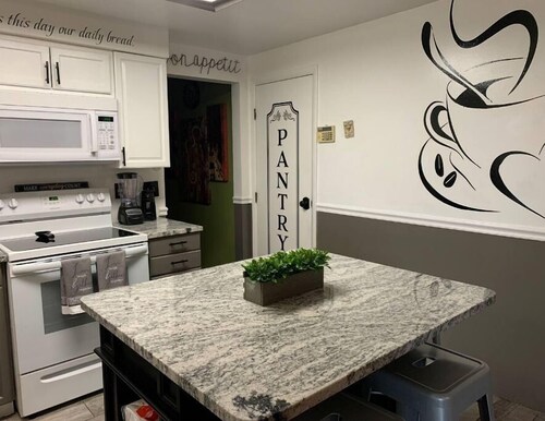 Cheerful 4BR/12BD “Ravishing Ranch”