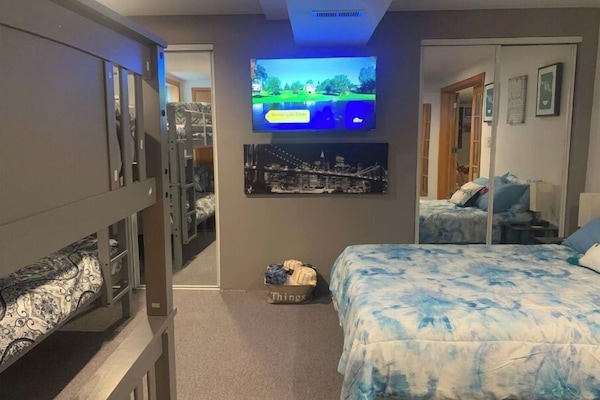 4 soverom, strykejern/-brett, reiseseng for barn og wi-fi (inkludert)