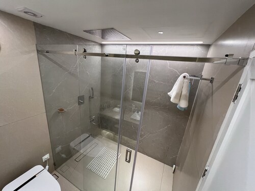 A 4 bedroom presidential suite with SPA