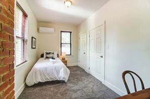 3 bedrooms, desk, iron/ironing board, travel crib