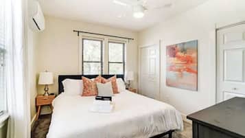 3 bedrooms, desk, iron/ironing board, travel crib