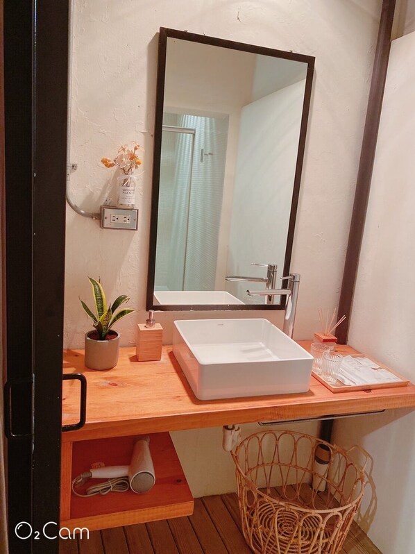 Bathtub - 開放式廚房，寬敞自由舒適大空間，鄰近孔廟商圈 (Tainan City)
