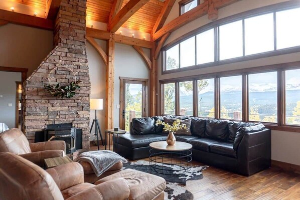 TV, stereo, offices - Custom Fairplay 5 BR | Hot Tub & Mountain Views (Alma)