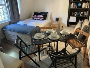 2 dormitorios, tabla de planchar con plancha, wifi gratis y ropa de cama