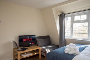 2 dormitorios, tabla de planchar con plancha, wifi gratis y ropa de cama