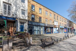 Exterior - Comfy Apartment by Oval Station - Pass the Keys (London)