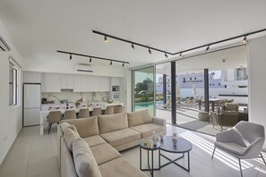 Smart-TV, Tischfußball, Musikbibliothek, Videothek