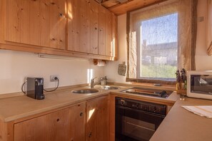 Kühlschrank, Mikrowelle, Ofen, Geschirrspüler