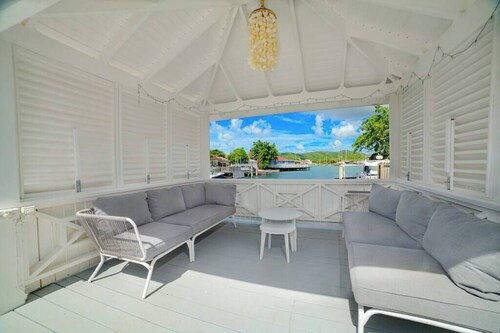Modern 3-Bedroom Home - Harbour Breeze