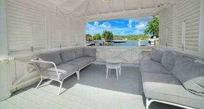 Modern 3-Bedroom Home - Harbour Breeze