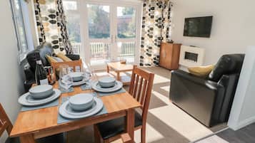 Cottage | Dining