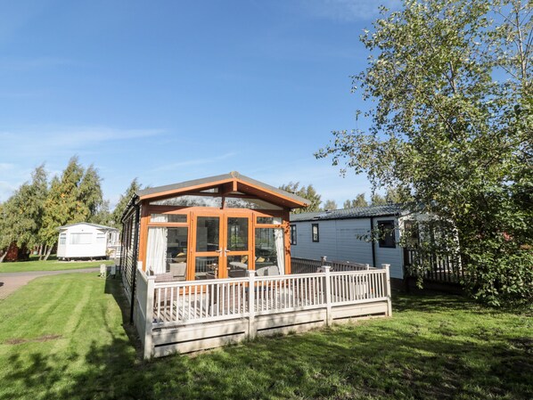 Cottage | Front of property - Pinecone Lodge - No 9 (Morpeth)