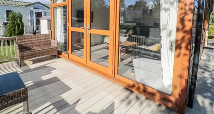 Pinecone Lodge - No 9