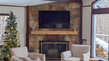 Televisor intel·ligent, llar de foc i videojocs