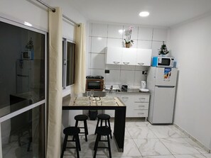 Réfrigérateur, bouilloire électrique