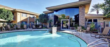 屋外プール、温水プール