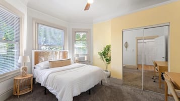 3 bedrooms, desk, iron/ironing board, travel crib