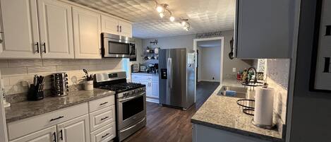 Fridge, oven, stovetop, dishwasher