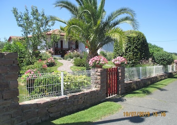 entrée de la villa du propriétaire