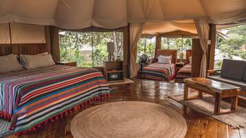 Tienda de campaña familiar | Ropa de cama de alta calidad, camas con efecto memoria y minibar