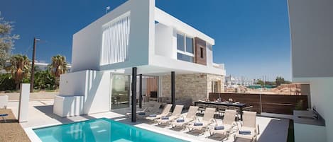Outdoor pool, a heated pool