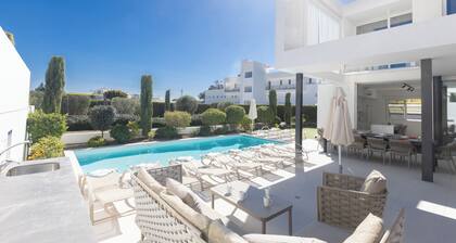 Villa Kenna, Brand New, Luxury 5BDR Ayia Napa Villa with Private Pool