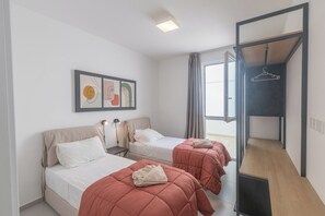 5 bedrooms, in-room safe, desk, iron/ironing board