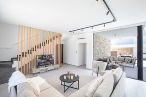 Smart-TV, Tischfußball, Musikbibliothek, Videothek