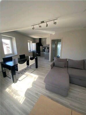 Smart TV, video games - 3-room apartment NEAR STATION, CITY CENTER AND SHOPS (Bourg-en-Bresse)