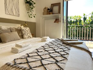 2 chambres, bureau, fer et planche à repasser, accès au Wi-Fi (inclus)