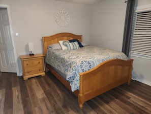 3 bedrooms, desk, iron/ironing board, free WiFi
