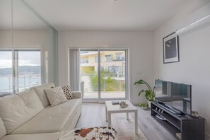 Apartamento | Área de estar | TV LCD 40 polegadas com canais a cabo, TV