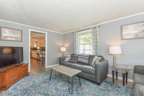 Smart TV 55-inci dengan saluran TV digital, TV, dan Netflix