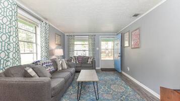 55-吋智慧型電視、數位頻道、電視、Netflix