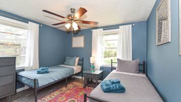 Business House | 2 bedrooms, premium bedding, individually decorated