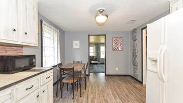 Full-sized fridge, stovetop, dishwasher, coffee/tea maker