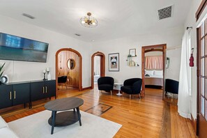 2 Schlafzimmer, Bügeleisen/Bügelbrett, WLAN, Bettwäsche